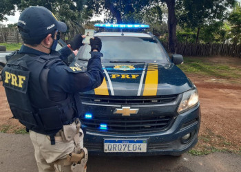 Homem é preso por usar CNH falsificada na BR-135 no Sul do Piauí